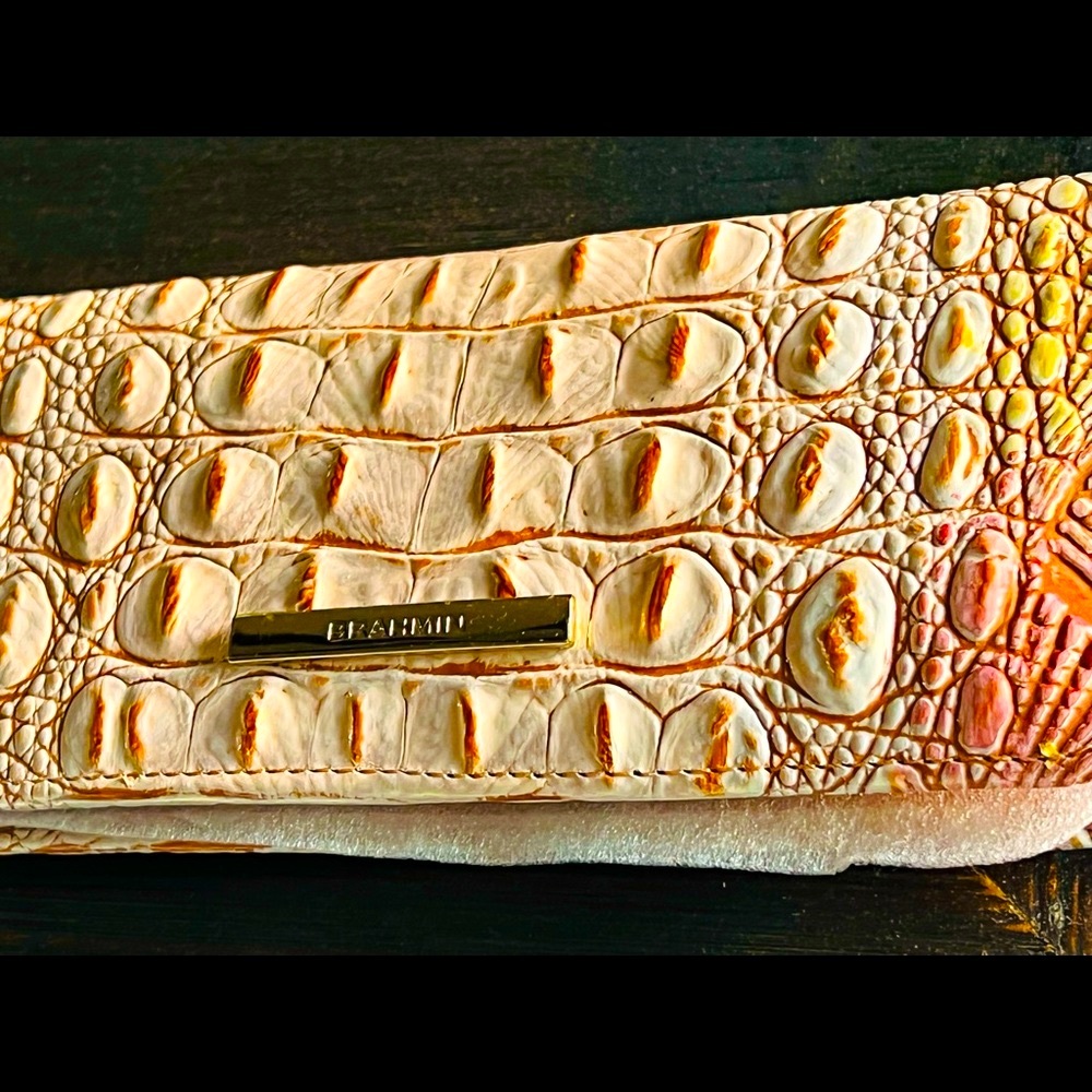 BRAHMIN ADY WALLET NWT BEAUTIFUL NEW ONE OF A KIND SCALLOP BONDI